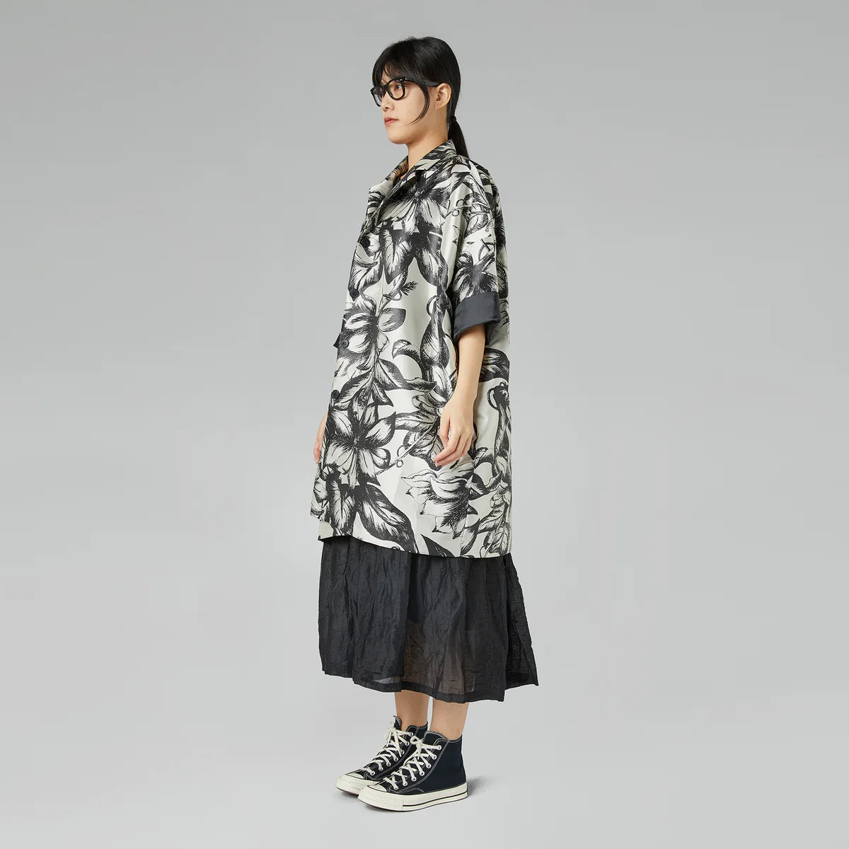 PERŁOWA KURTKA KIMONO Z KWIATAMI WENDY TRENDY