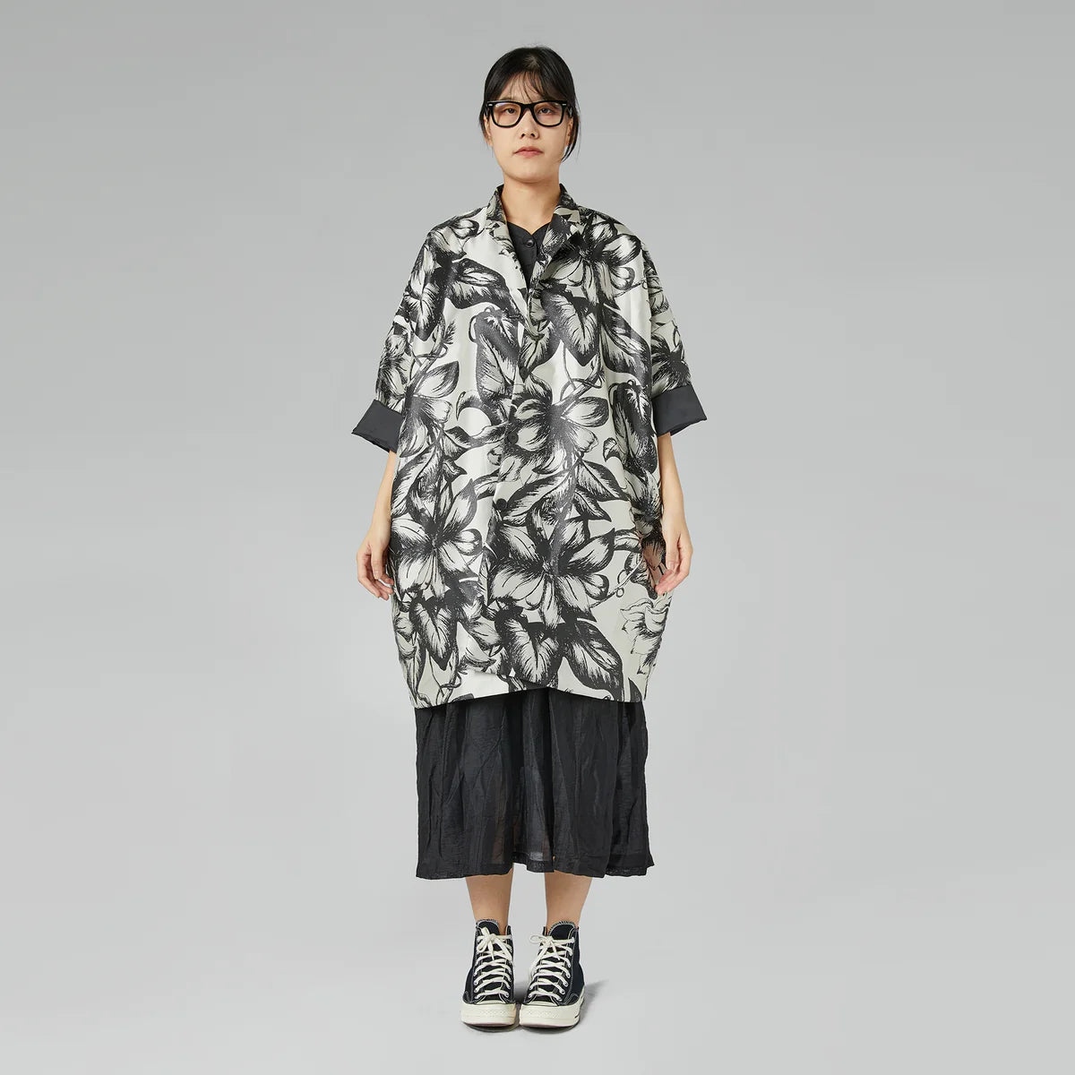 PERŁOWA KURTKA KIMONO Z KWIATAMI WENDY TRENDY