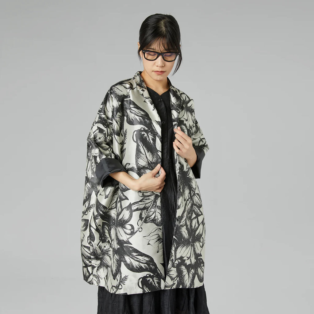 PERŁOWA KURTKA KIMONO Z KWIATAMI WENDY TRENDY