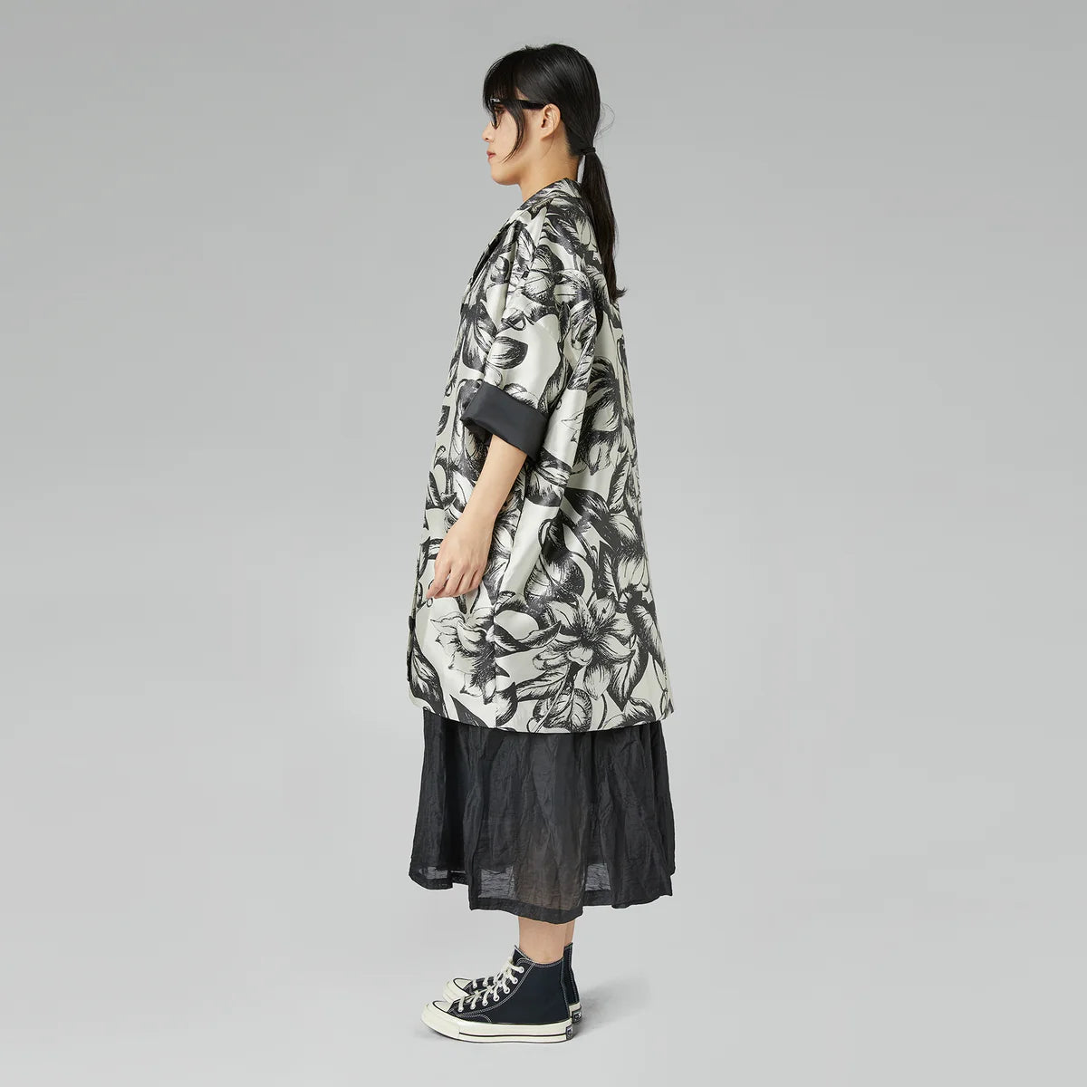 PERŁOWA KURTKA KIMONO Z KWIATAMI WENDY TRENDY